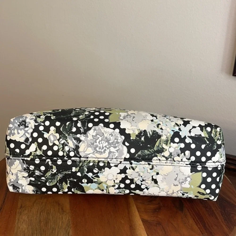 Betsy Johnson wristlet cosmetic bag NWT‎